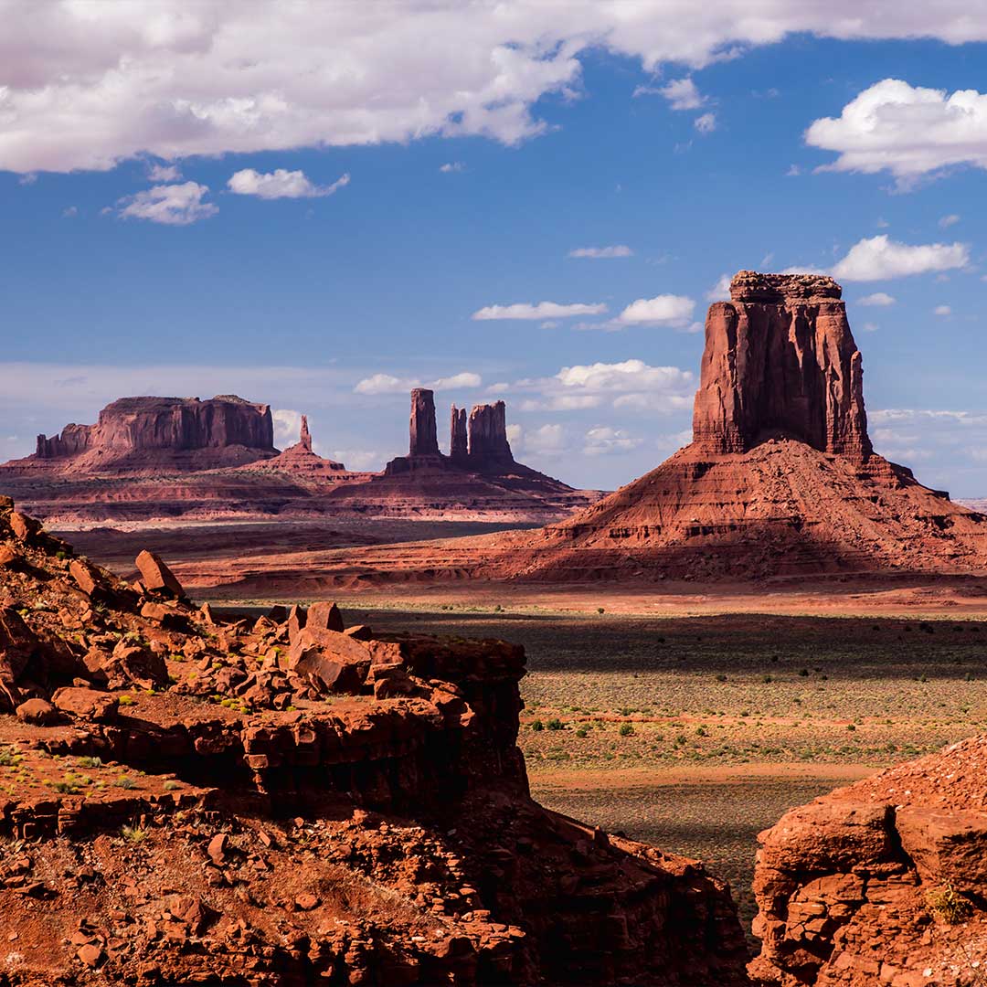 Navajo landscape in Arizona with a WWU blue box in the upper left corner with the WWU Alumni logo