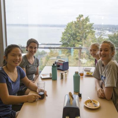 High School students eating lunch at WWU
